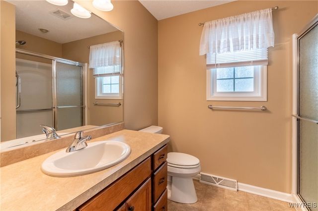 53 Blossom Wood Lane, Cheektowaga, NY 14227