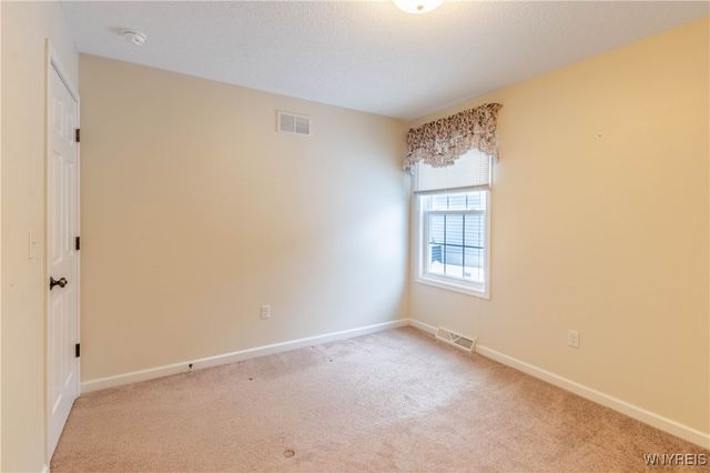 53 Blossom Wood Lane, Cheektowaga, NY 14227