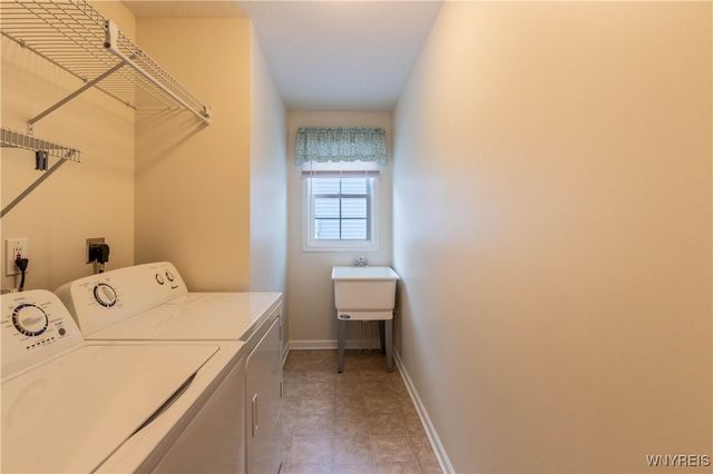 53 Blossom Wood Lane, Cheektowaga, NY 14227