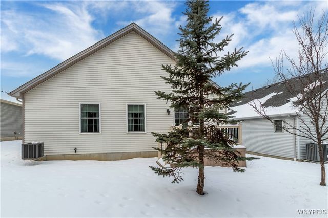 53 Blossom Wood Lane, Cheektowaga, NY 14227