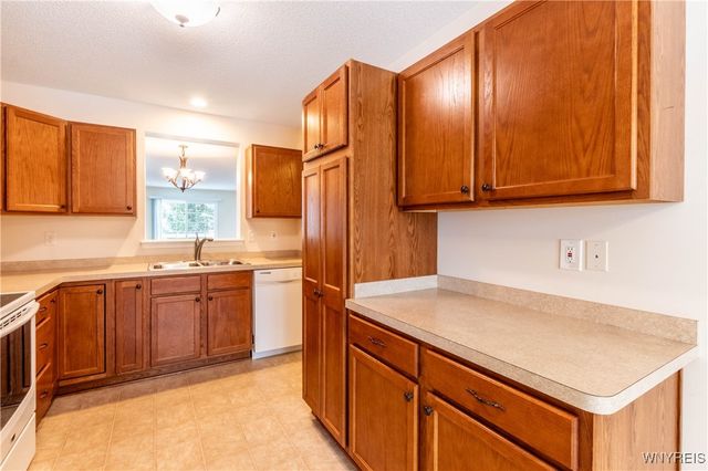 53 Blossom Wood Lane, Cheektowaga, NY 14227