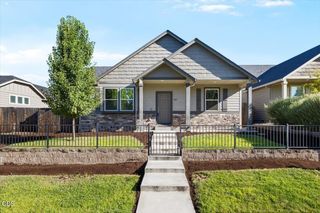 1449 Spring Street, Medford, OR 97504