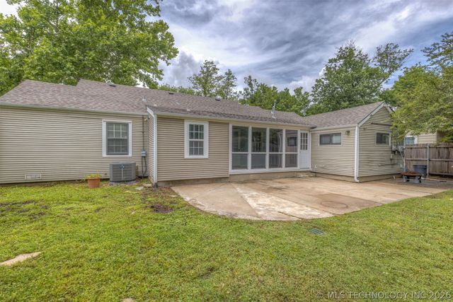 3011 S Boston Court, Tulsa, OK 74114