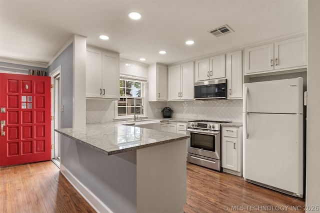 3011 S Boston Court, Tulsa, OK 74114
