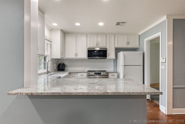 3011 S Boston Court, Tulsa, OK 74114