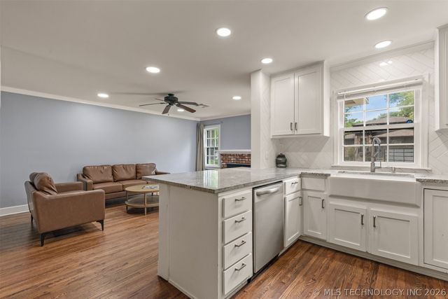 3011 S Boston Court, Tulsa, OK 74114