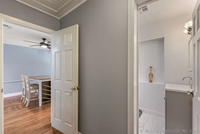 3011 S Boston Court, Tulsa, OK 74114