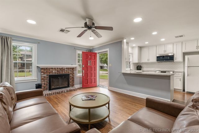 3011 S Boston Court, Tulsa, OK 74114