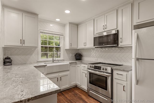 3011 S Boston Court, Tulsa, OK 74114