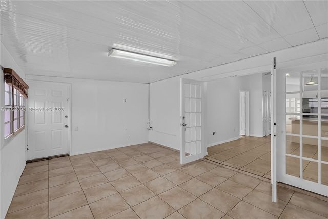 2514 W 74th St, Hialeah, FL 33016