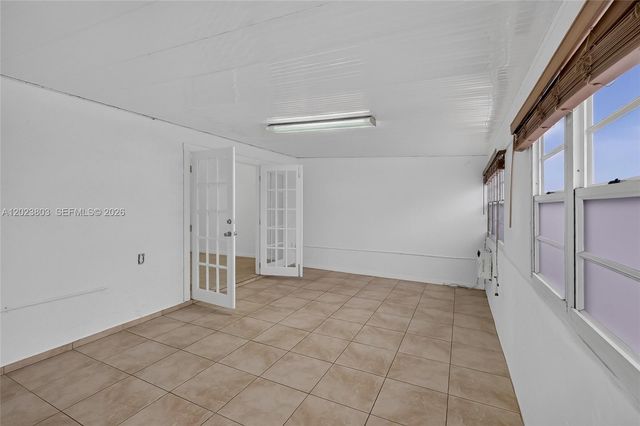 2514 W 74th St, Hialeah, FL 33016