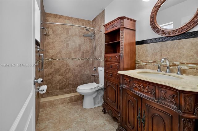 2514 W 74th St, Hialeah, FL 33016