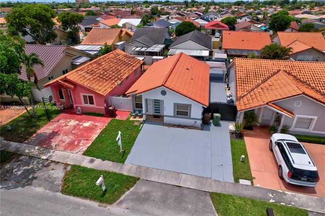 2514 W 74th St, Hialeah, FL 33016