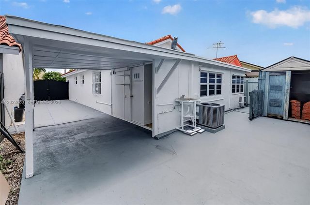 2514 W 74th St, Hialeah, FL 33016