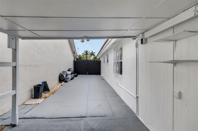 2514 W 74th St, Hialeah, FL 33016