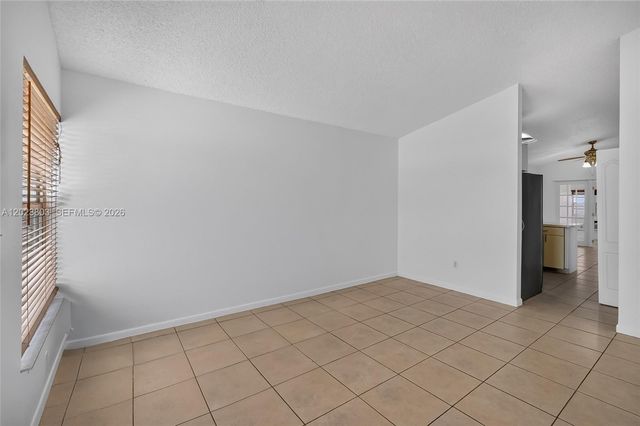2514 W 74th St, Hialeah, FL 33016
