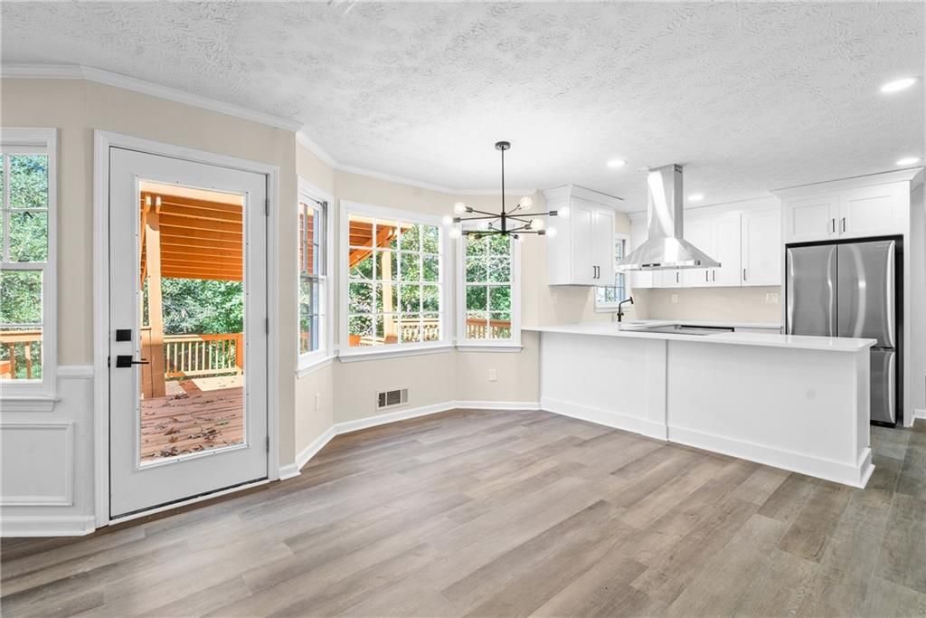 Image 12 of property listing at 1559 Fieldgreen Overlook, Stone Mountain, GA 30088