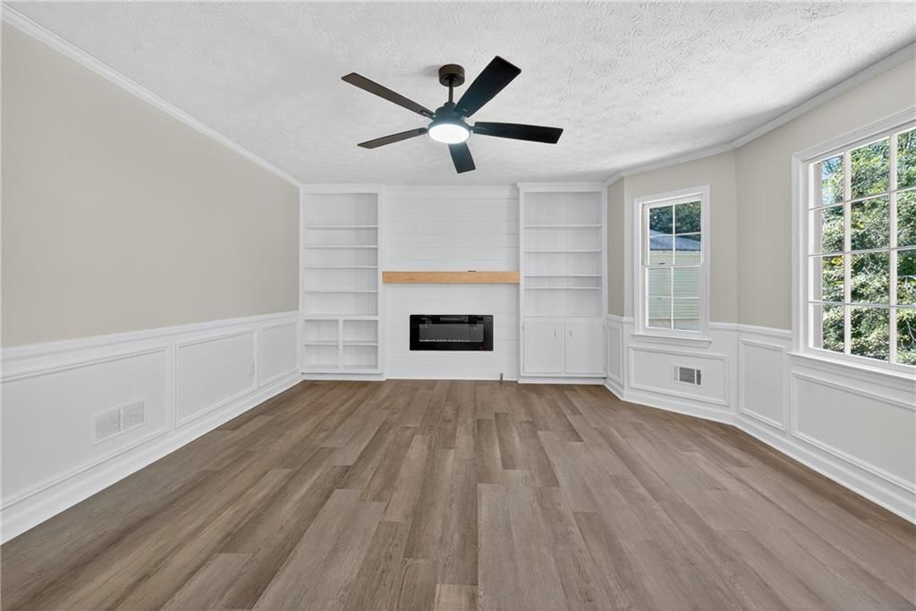 Image 14 of property listing at 1559 Fieldgreen Overlook, Stone Mountain, GA 30088