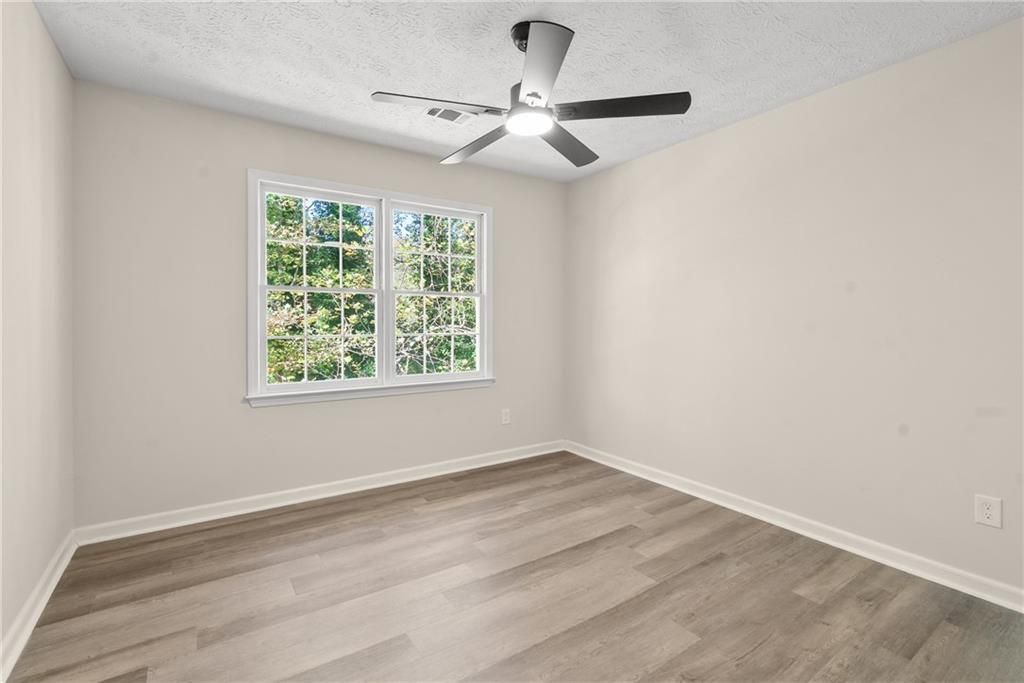 Image 15 of property listing at 1559 Fieldgreen Overlook, Stone Mountain, GA 30088