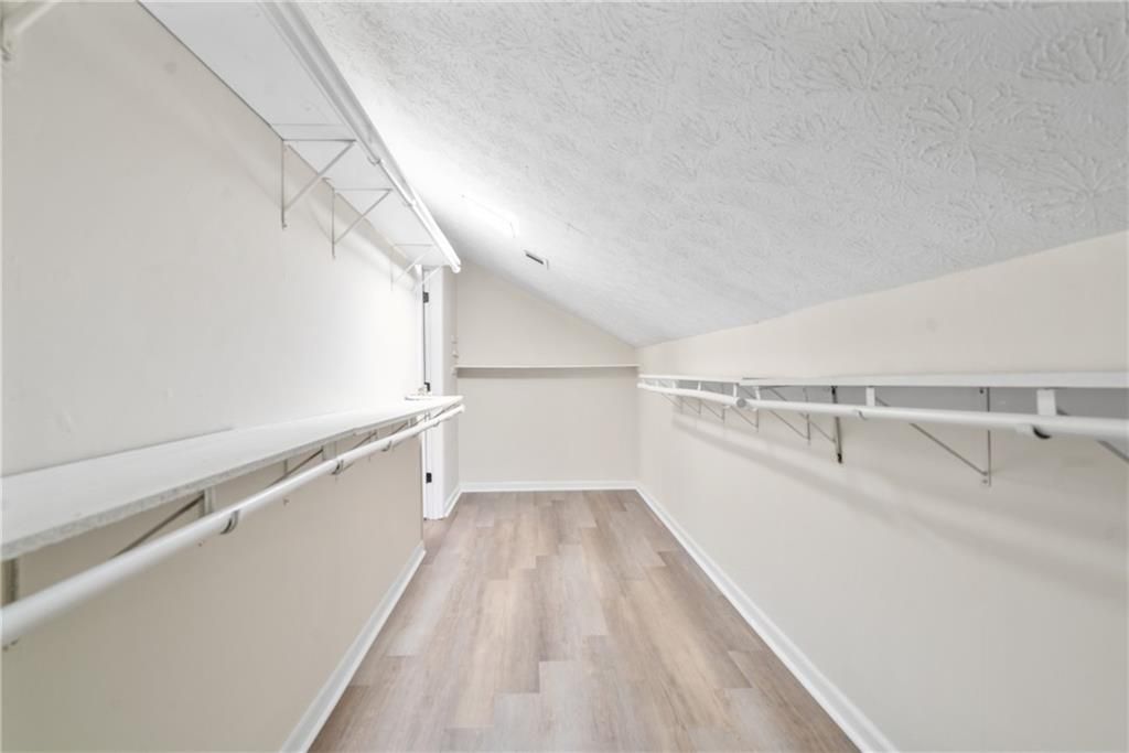 Image 20 of property listing at 1559 Fieldgreen Overlook, Stone Mountain, GA 30088