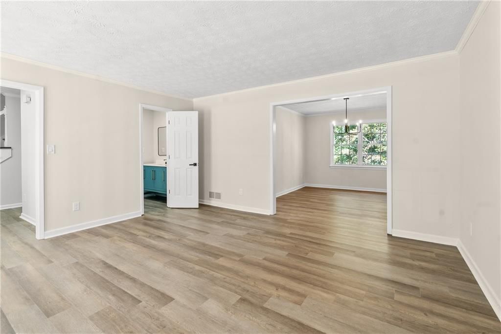 Image 5 of property listing at 1559 Fieldgreen Overlook, Stone Mountain, GA 30088