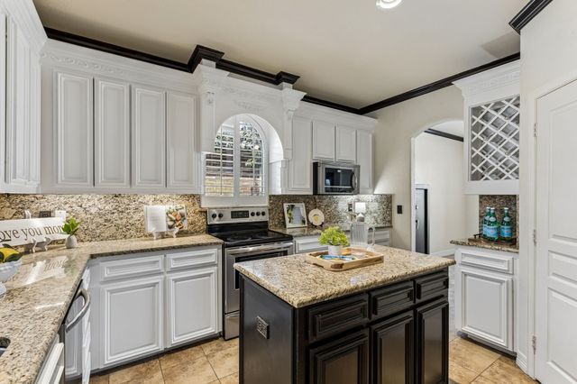 5540 La Bandera Trail, Benbrook, TX 76126