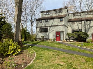 22 Harbour Village A, Branford, CT 06405