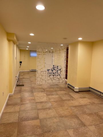 29 Marvin Ln A, Newton, MA 02459