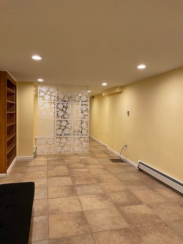 29 Marvin Ln A, Newton, MA 02459
