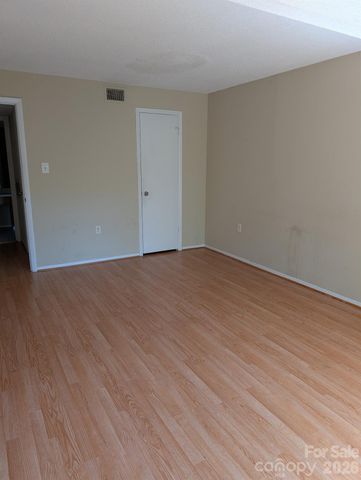 5012 Sardis Road D, Charlotte, NC 28270