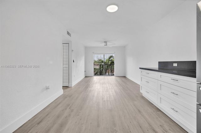 1530 SW 2nd St 301, Miami, FL 33135