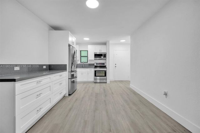 1530 SW 2nd St 301, Miami, FL 33135