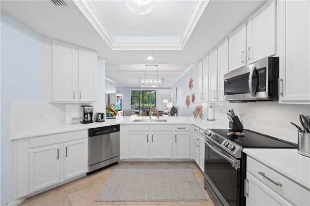 9844 Venezia CIR 711, Naples, FL 34113