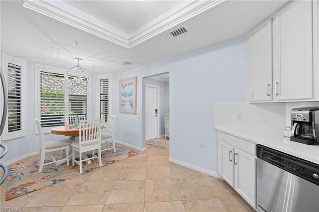 9844 Venezia CIR 711, Naples, FL 34113
