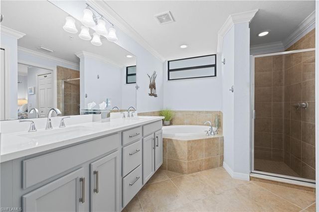 9844 Venezia CIR 711, Naples, FL 34113
