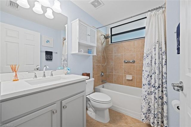 9844 Venezia CIR 711, Naples, FL 34113