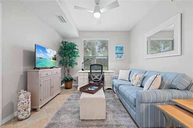 9844 Venezia CIR 711, Naples, FL 34113