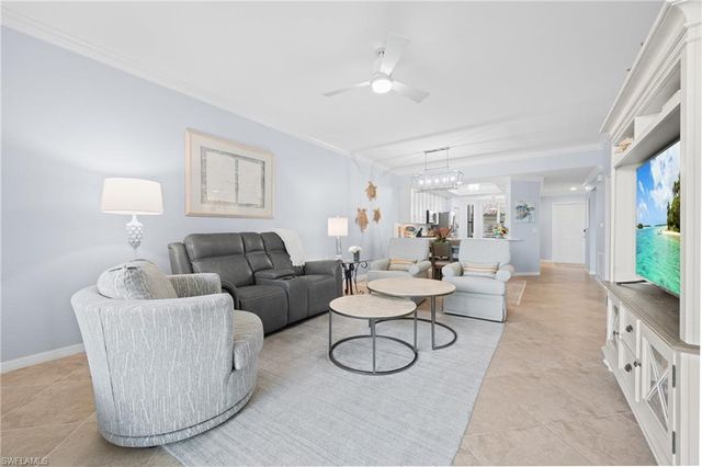 9844 Venezia CIR 711, Naples, FL 34113