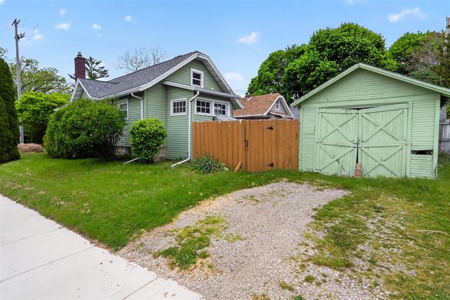 2533 S Washington Avenue, Lansing, MI 48910