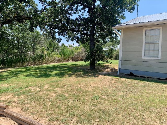 105 Tom Tom, Smithville, TX 78957