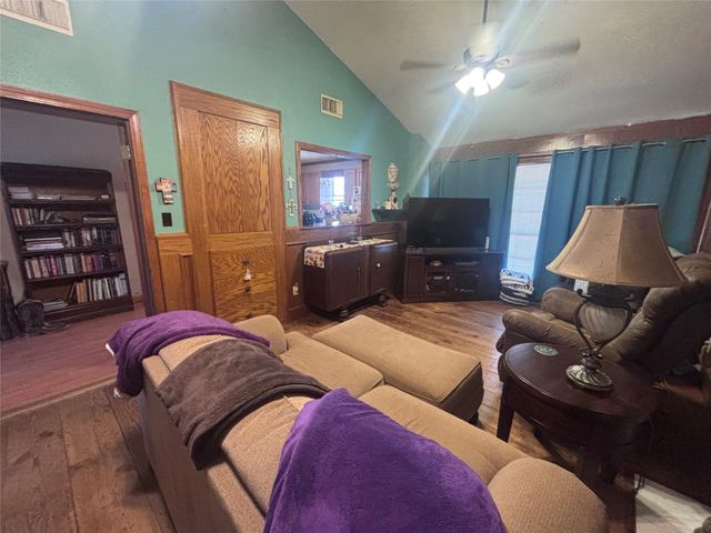 105 Tom Tom, Smithville, TX 78957
