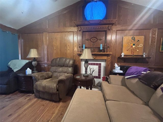 105 Tom Tom, Smithville, TX 78957