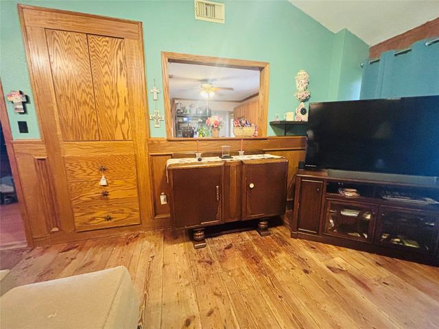 105 Tom Tom, Smithville, TX 78957