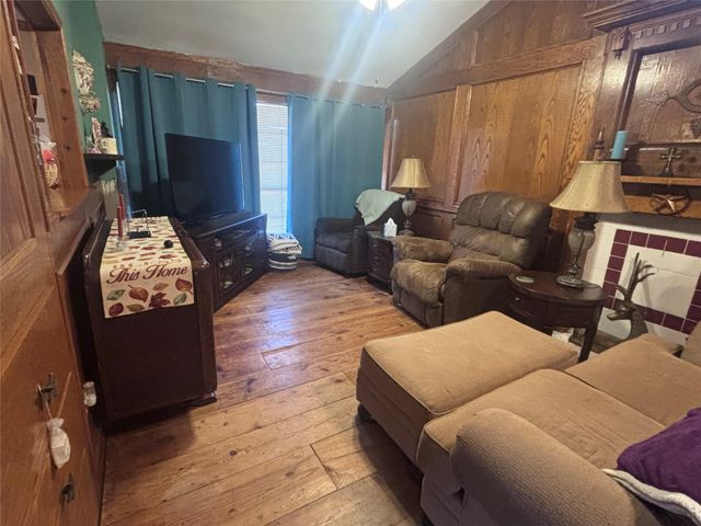 105 Tom Tom, Smithville, TX 78957