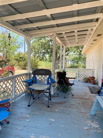 105 Tom Tom, Smithville, TX 78957