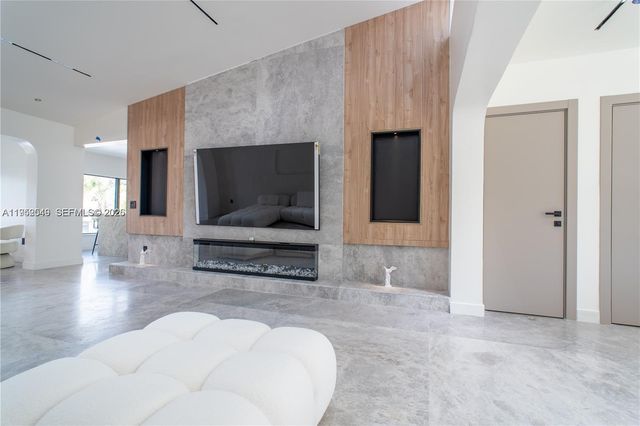 7850 Hawthorne Ave, Miami Beach, FL 33141