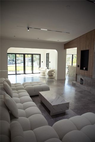 7850 Hawthorne Ave, Miami Beach, FL 33141