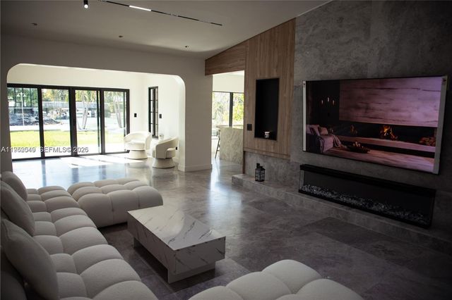 7850 Hawthorne Ave, Miami Beach, FL 33141