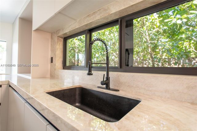 7850 Hawthorne Ave, Miami Beach, FL 33141