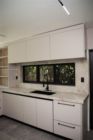 7850 Hawthorne Ave, Miami Beach, FL 33141